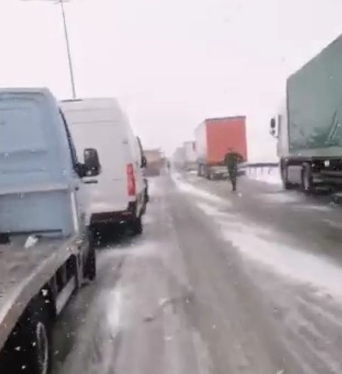 Korek na autostradzie A4 po dwóch wypadkach 19.03.2021