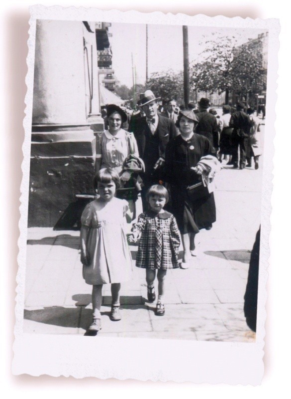 Białostockie dzieci. Ulica Sienkiewicza, około 1935 roku. Ze zbiorów Muzeum Podlaskiego w Białymstoku