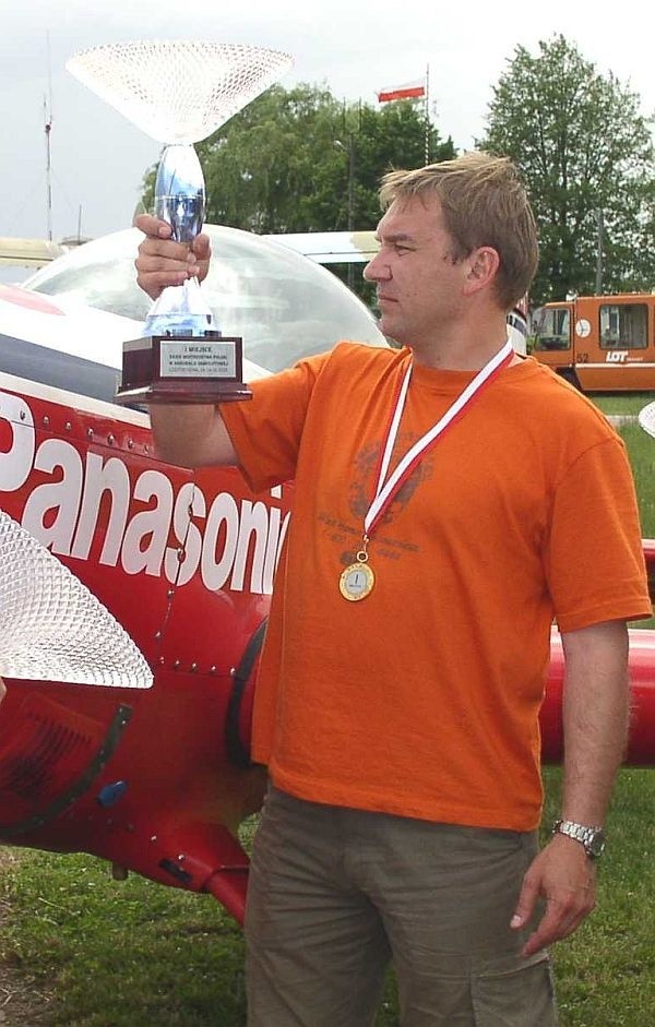 Robert Kowalik po raz dziewiąty został mistrzem Polski w akrobacji samolotowej.