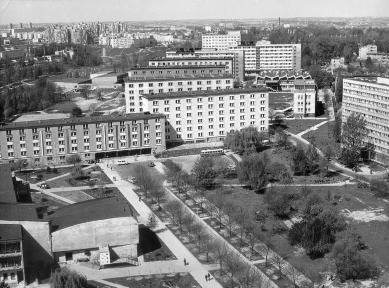 Miasteczko akademickie UMCS i studenci sprzed kilkudziesięciu lat. Rozpoznajesz te miejsca? 