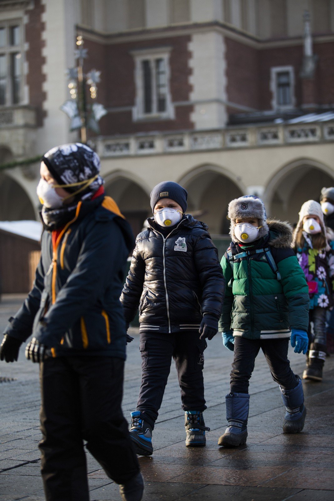 Maski antysmogowe nie chronią nas przed zanieczyszczeniami. Porażające  wyniki kontroli UOKiK | Dziennik Polski