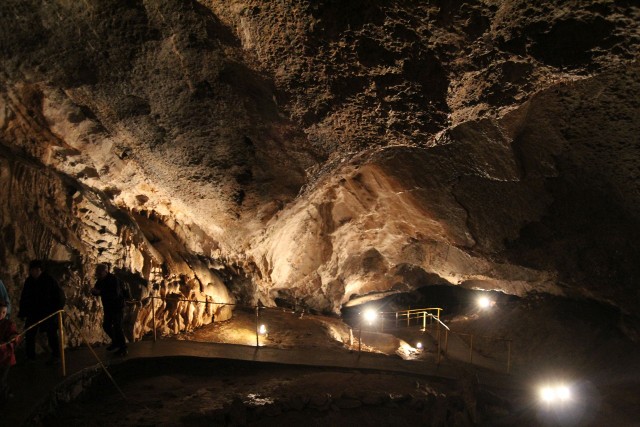 Jaskinia Belianska - niezwykła szata naciekowa i nietoperze.