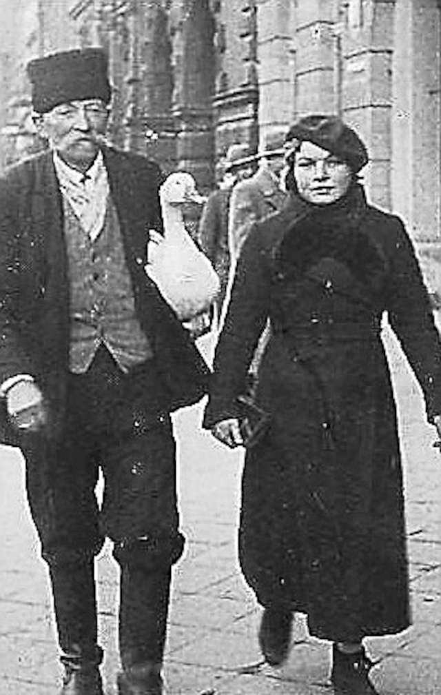 1946 rok. Powrót z targu. Marcin Polanowski z córką