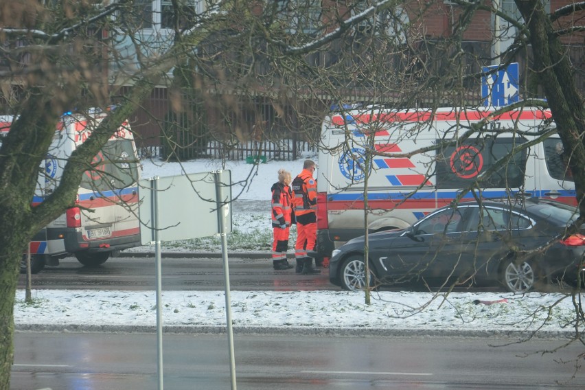 Ratownicy udzielili rannemu pierwszej pomocy i zabezpieczyli...