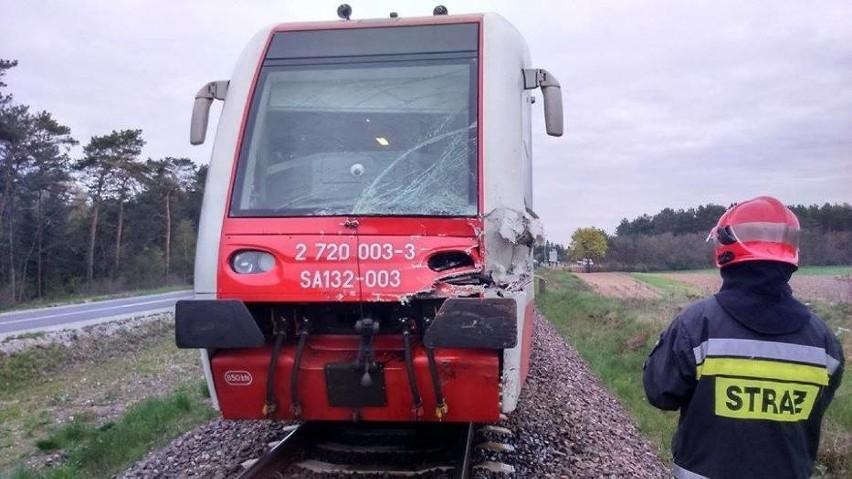 Skoki: Szynobus uderzył w ciężarówkę