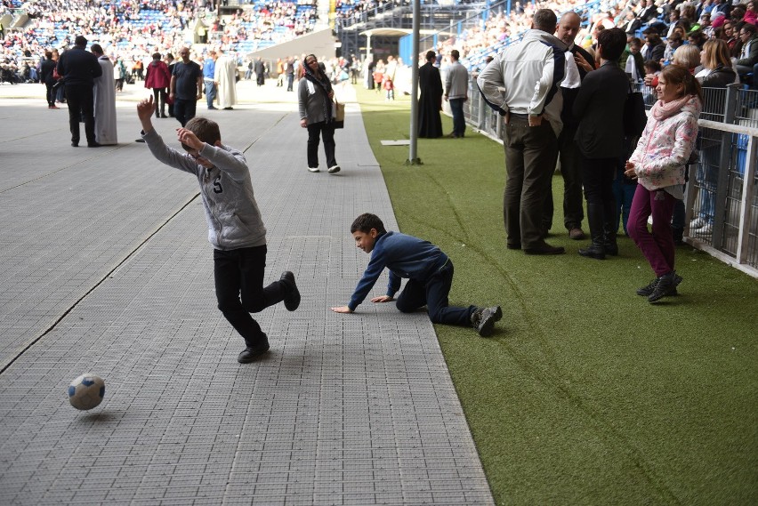 Rocznica chrztu Polski: Uroczystości na na stadionie...