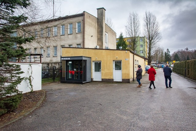 Jadłodzielnia otwarta jest całodobowo przez 7 dni w tygodniu. To obiekt monitorowany. O porządek w tym miejscu dba opiekun.