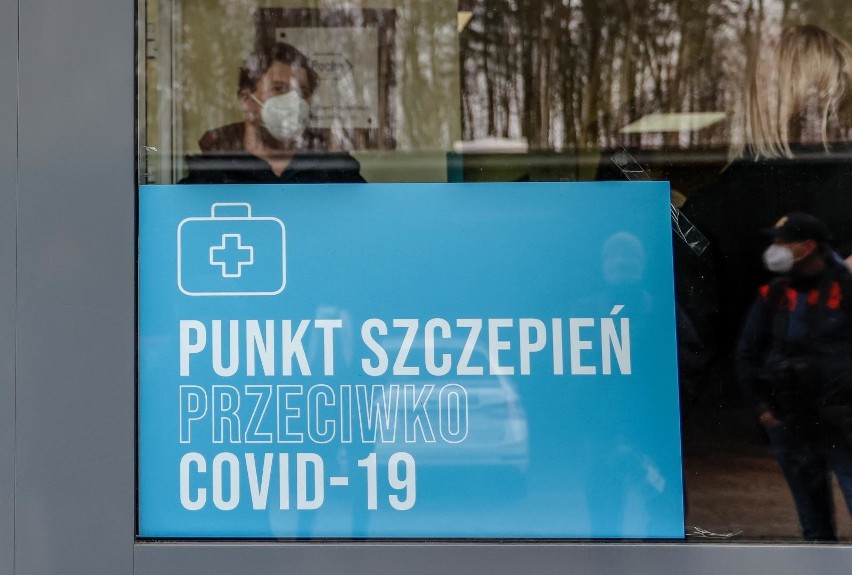 27 grudnia w całej Polsce rozpoczęły się szczepienia przeciw...