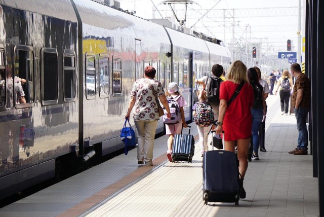 W ostatnich miesiącach PKP Intercity nie musi obawiać się o frekwencje w swoich pociągach. Bywają trasy, zwłaszcza nad morze, gdzie otrzymanie biletu z miejscówką nawet na pierwszą klasę, z tygodniowym wyprzedzeniem, stanowi problem. Dotyczy to zwłaszcza pociągów kategorii ekonomicznej – TLK i IC.