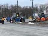 Duże utrudnienia dla kierowców w Dąbrowie Górniczej. Będą układać asfalt na czterech nowych rondach 