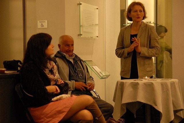 Od lewej: Agnieszka Klepacka, Marek Acentowicz i Barbara Kalinowska (wicedyrektor Muzeum Kultury Kurpiowskiej)