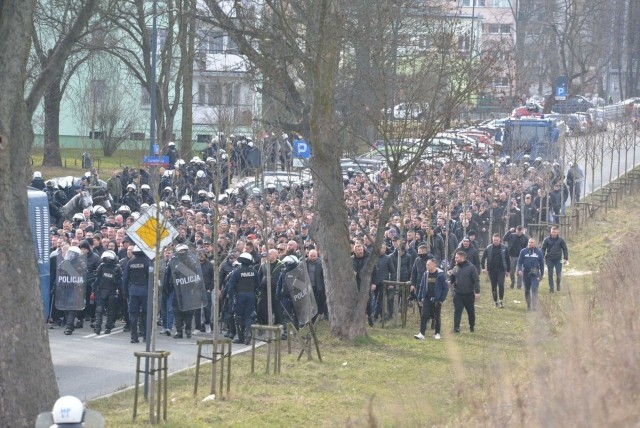 Na stadion Widzewa przyjechało kilkuset kibiców Lecha