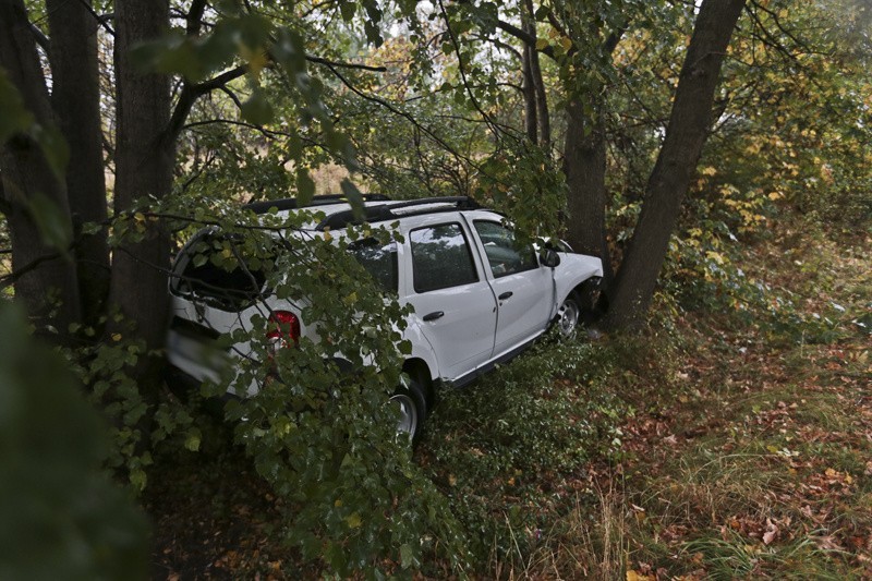 Auto wypadło z drogi koło ogródków działkowych w Wilkanowie