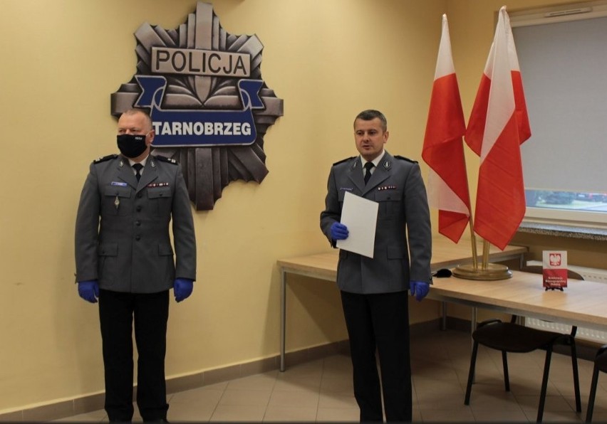 Nowi policjanci rozpoczęli służbę w Tarnobrzegu. Znasz któregoś z nich? (ZDJĘCIA)