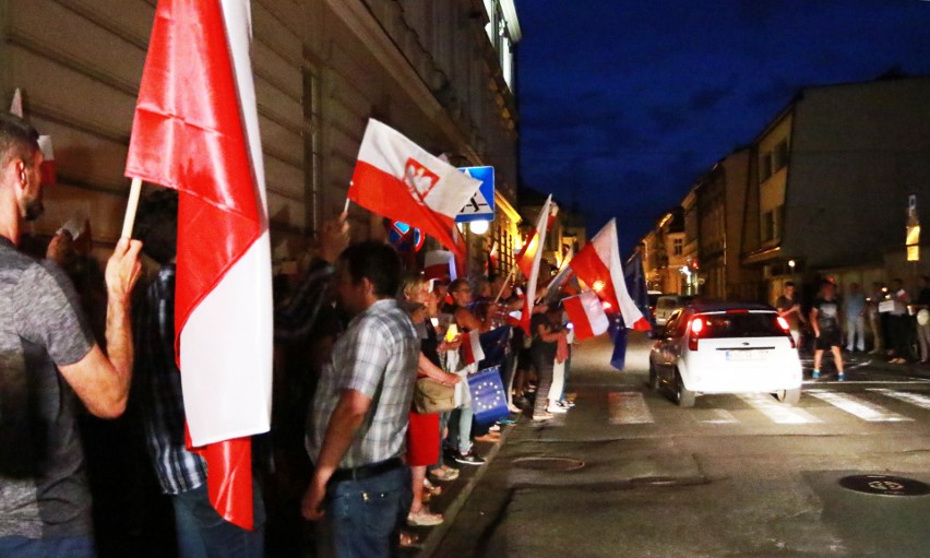 Przed sądeckim sądem manifestacja o trzecie veto [ZDJĘCIA, WIDEO]