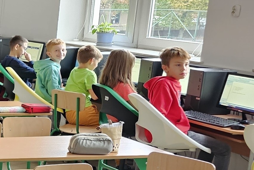 Firma Fenix Metals wsparła kolejną szkołę w Tarnobrzegu. W Szkole Podstawowej numer 6 powstała nowoczesna pracownia komputerowa