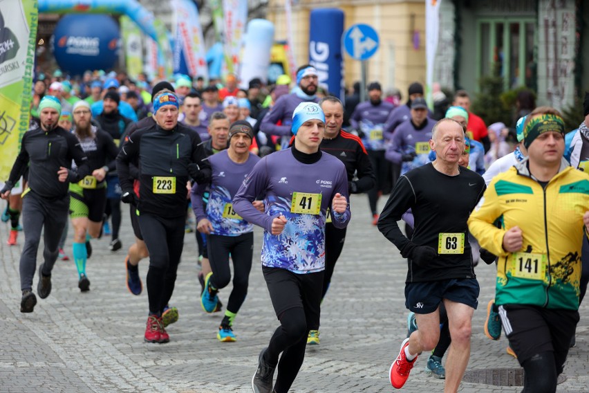 300 biegaczy na trasie Zimowej Karpackiej Piątki 2024 w Przemyślu [ZDJĘCIA, WIDEO]