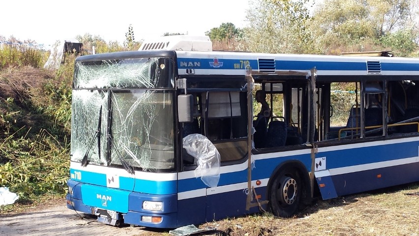 Wrocław: Tak wygląda autobus po wybuchu bomby