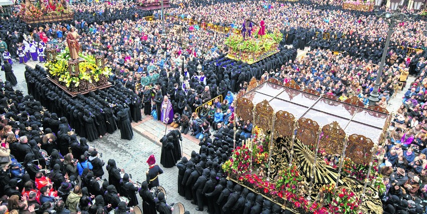 Hiszpania. Matka Boża i św. Jan spotykają się w Leon