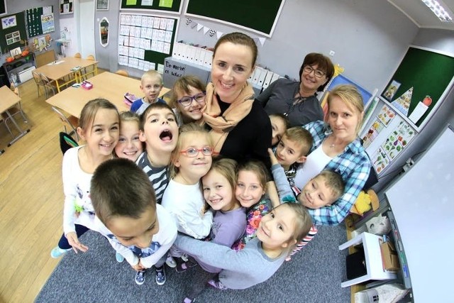 Dodatki samorządowe dla nauczycieli szkół i przedszkoli w Łodzi określa nowy regulamin, uchwalony w środę (19 listopada) przez Radę Miejską. Zobacz, kto zarobi więcej...>>> Czytaj dalej na kolejnych slajdach >>>