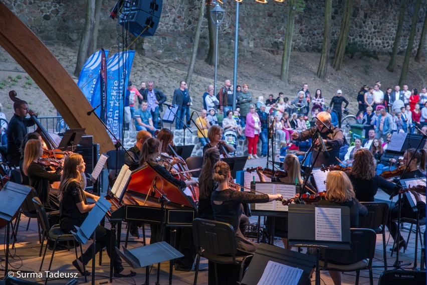 Orkiestra Camerata Stargard zagrała plenerowy koncert [ZDJĘCIA] 