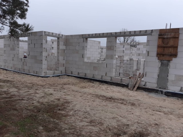 Mury nowego domu w Otowicach już stoją. To stan surowy otwarty