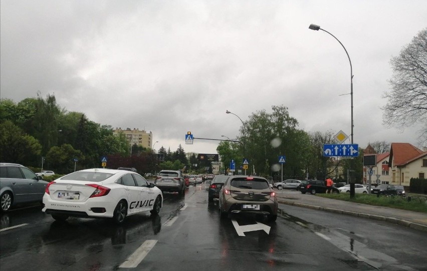 Uwaga kierowcy, spore korki w centrum Rzeszowa [ZDJĘCIA INTERNAUTY]