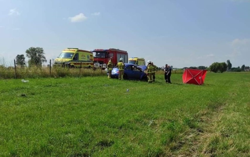 Wyszonki-Błonie. Śmiertelny wypadek po dachowaniu. Dwaj...