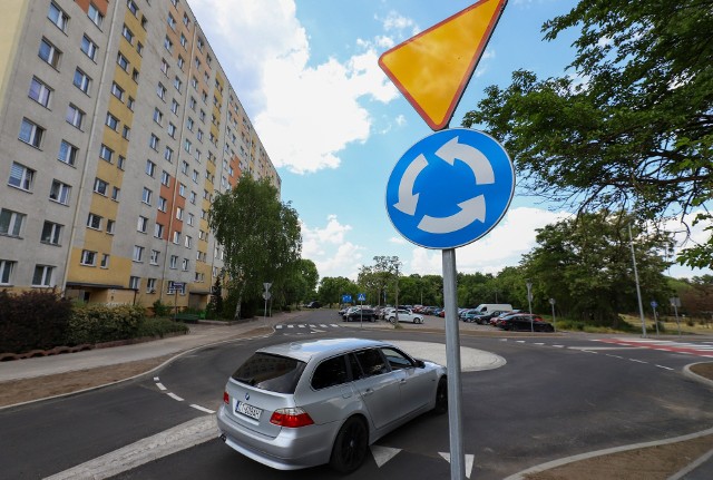 Nowe rondo w Toruniu - na Skrzyżowaniu ulic Niesiołowskiego i Buszczyńskich na Rubinkowie