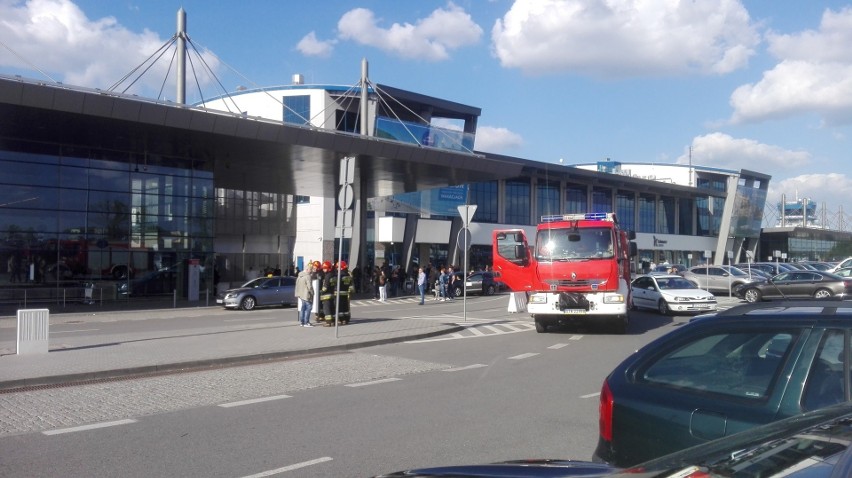 1.05.2019 rok. Alarm bombowy na lotnisku w Pyrzowicach.