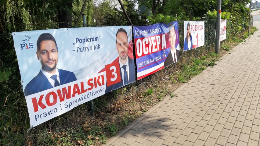Banery kandydatów PiS przy ul. Spychalskiego. Opolanie...