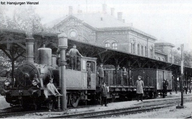 Dworzec kolejowy w Kluczborku, ok. roku 1905-15 . Powstańcy wysadzili tory, aby sparaliżować ruch na linii Wrocław-Kluczbork.
