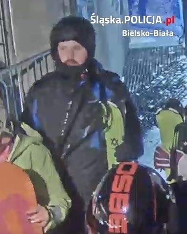 Tego mężczyzny szuka policja. Najechał na inną narciarkę i uciekł z miejsca wypadku ZDJĘCIA