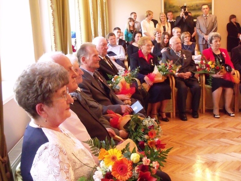 Dzisiaj w USC w Ostrołęce 9 par obchodziło rocznice ślubu