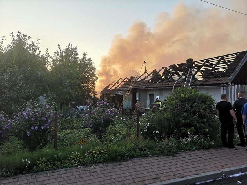 Barcice. Pożar budynku mieszkalnego. Ewakuowano mieszkańców posesji posesji. Aktualizacja