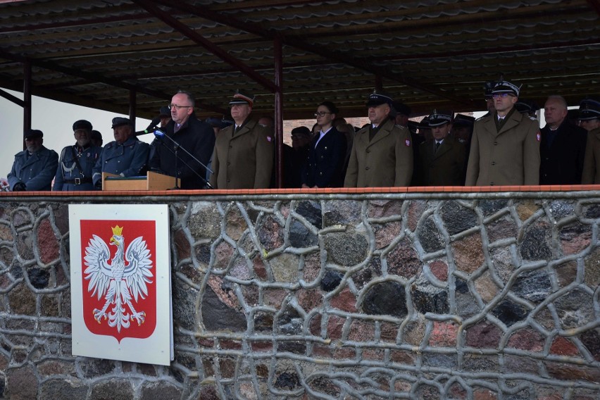 Pomnik Marszałka w Złocieńcu. Uroczyste odsłonięcie w 155. rocznicę urodzin Józefa Piłsudskiego 