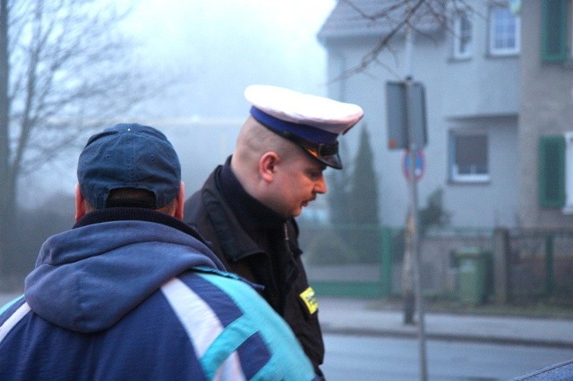 Sierż. sztab. Rafał Jacyno z zielonogórskiej drogówki był jednym z policjantów, którzy od rana sprawdzali trzeźwość kierowców.