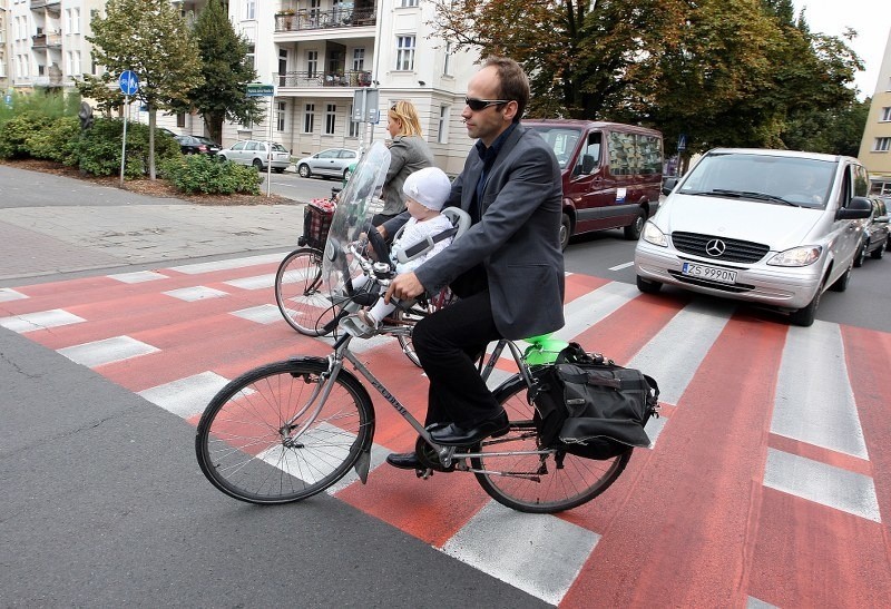 Przejazd garniturowców ulicami Szczecina.