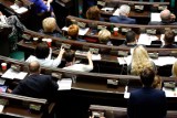 Sejm znowelizował ustawy o Sądzie Najwyższym, KRS, ustroju sądów i prokuraturze. PO, Nowoczesna i PSL nie wzięły udziału w głosowaniu