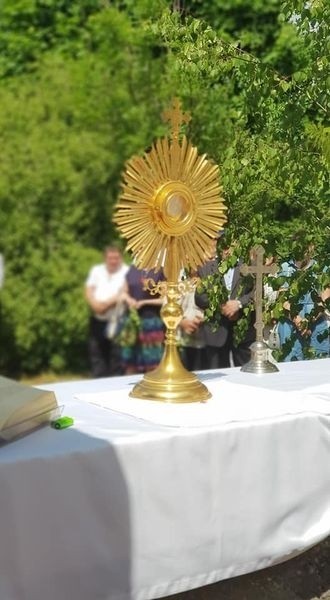 Boże Ciało w parafii pw. Ducha Świętego w Węgrzynowie. Tak wyglądały ołtarze na Boże Ciało. 3.06.2021
