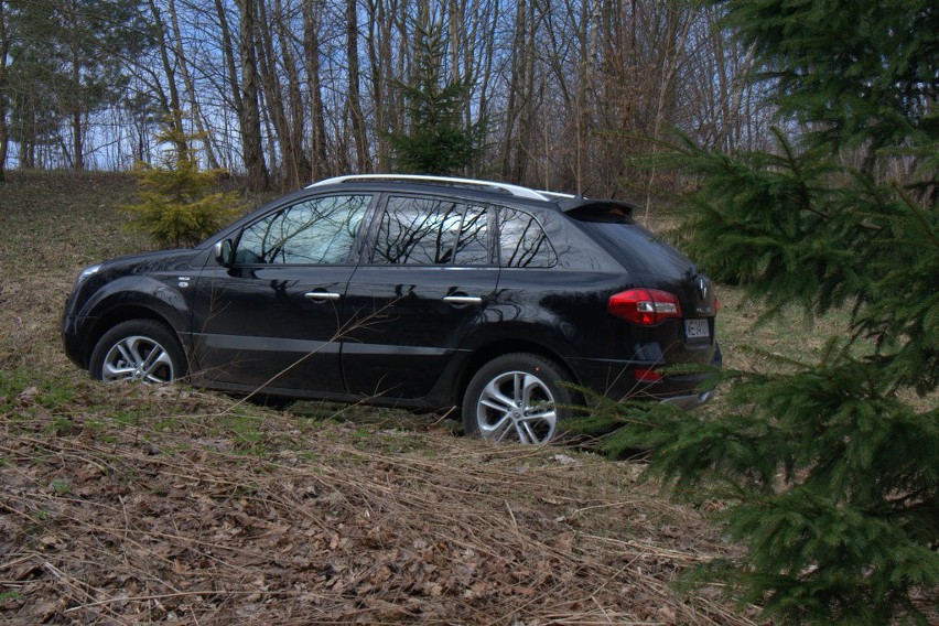 Renault Koleos, który do salonów w Europie trafił w 2008...