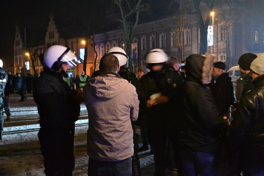 Manifestacja przeciw "cygańskiej przestępczości" w Zabrzu. Organizatorzy staną przed sądem [ZDJĘCIA]