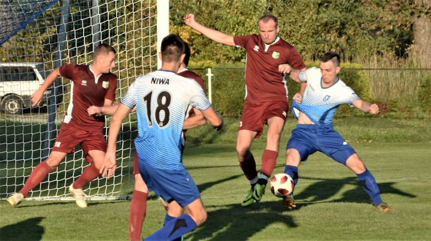 Klasa Okręgowa, Oświęcim. Niwa Nowa Wieś - Chełmek 0:1. Na...