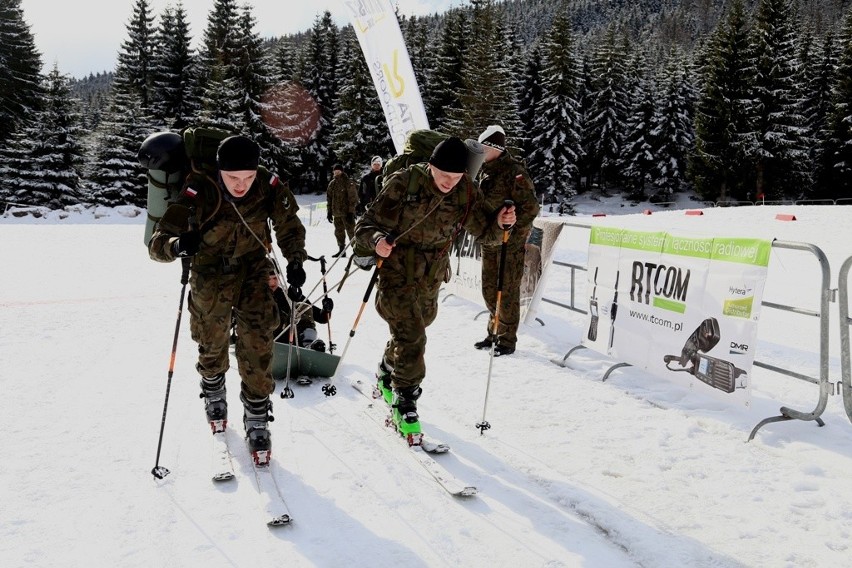 Military Ski Patrol - biegi na nartach z ciężkimi plecakami