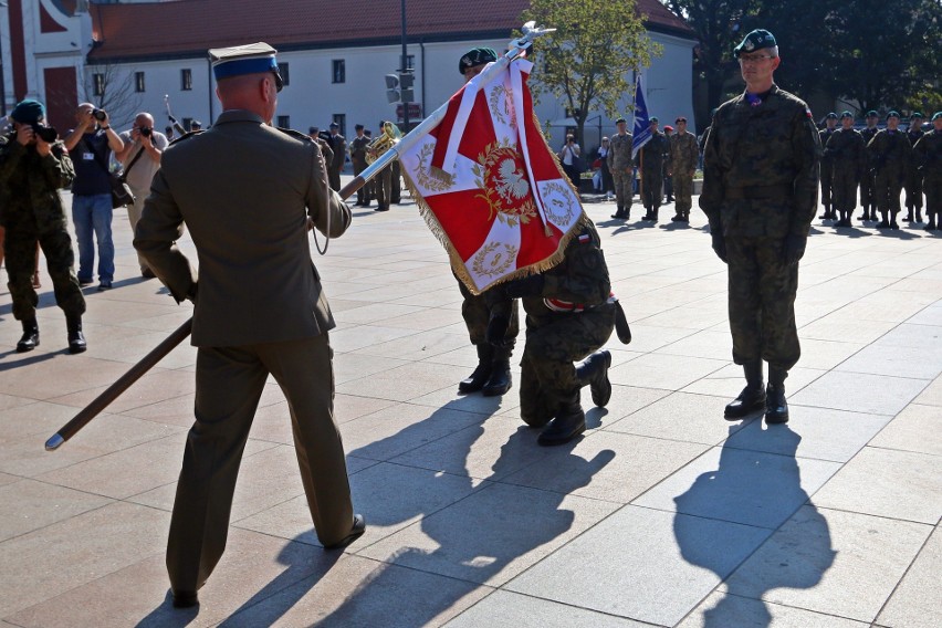 Uroczystości nadania sztandaru dla lubelskiego batalionu dowodzenia Wielonarodowej Brygady