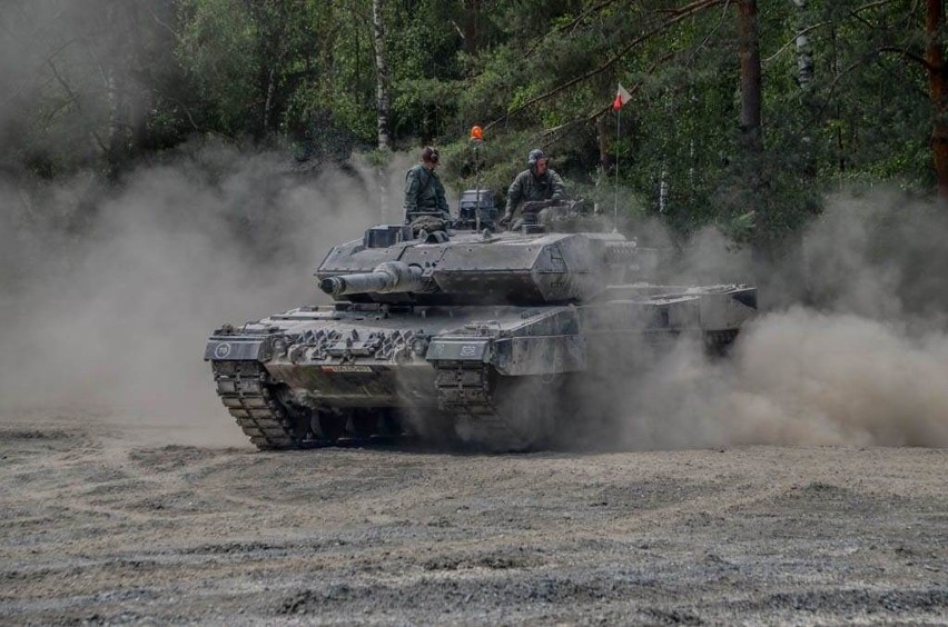 Polscy żołnierze wzięli udział w zawodach Strong Europe Tank Challenge. Nie groźby był im skwar, gorące powietrze ani latjący pył [ZDJĘCIA]