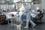 W szpitalach w Małopolsce w ciągu niespełna miesiąca liczba pacjentów wymagających hospitalizacji wzrosła o około 180 proc.!