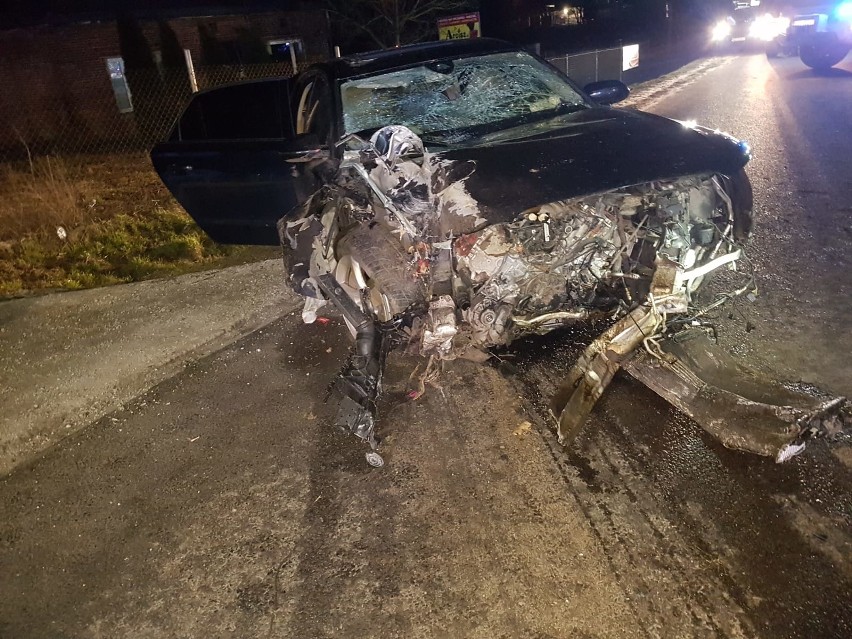Groźny wypadek w Głownie. 17-letni kierowca jechał...