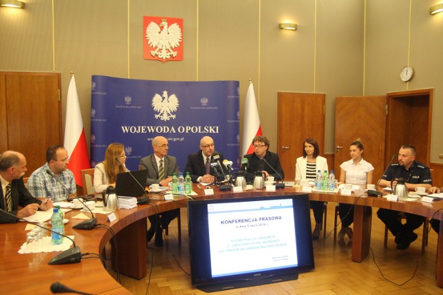 Konferencja prasowa wojewody i członków zespołu ds. Światowych Dni Młodzieży.