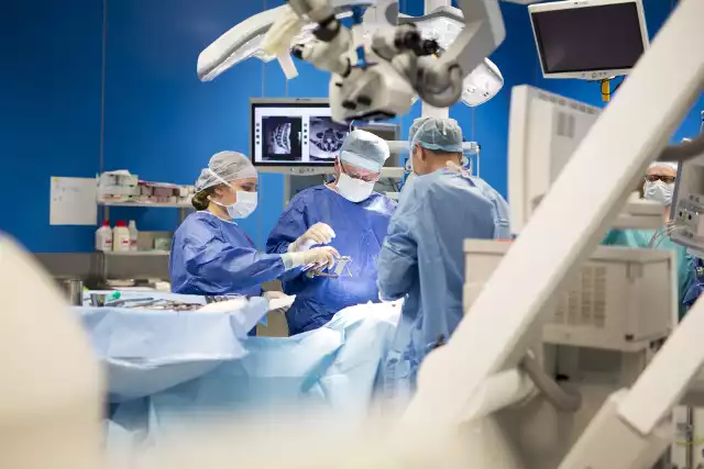 Szpital Vital Medic rozpoczął działalność w Kluczborku w 2016 roku po wielu latach starań. Powstał głównie z myślą o uruchomieniu oddziału neurochirurgicznego i OIOM-u w oparciu o kontrakt z NFZ. 
